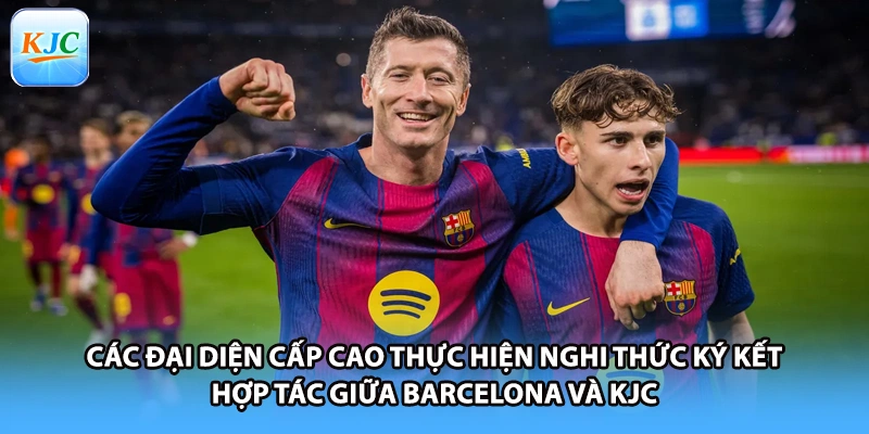 Các đại diện cấp cao thực hiện nghi thức ký kết hợp tác giữa barcelona và KJC